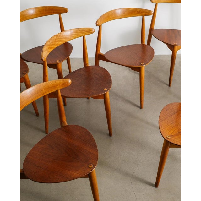 1950s Danish Mid-Century Wooden FH 4103 / Heart Dining Chairs by Hans J Wegner for Fritz Hansen, 1950s, Set of 8 For Sale - Image 5 of 11