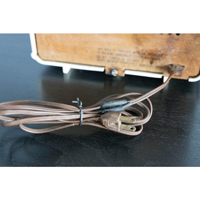 Mid-Century Modern 1957 Motorola Jetsons Tube Radio - White For Sale - Image 13 of 17