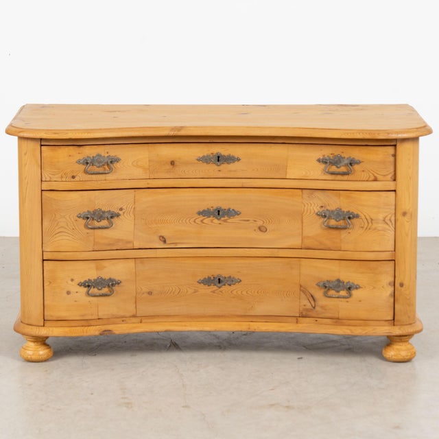 Farmhouse 19th Century Danish Pine Curved Chest of Three Drawers For Sale - Image 3 of 15