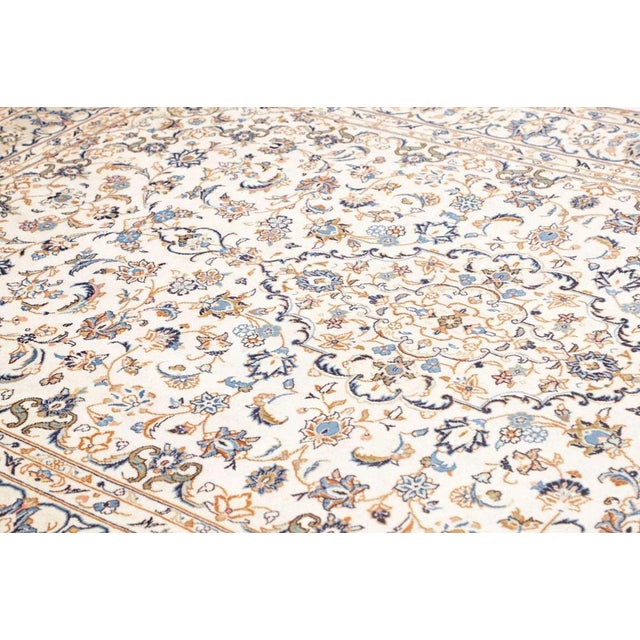 Textile Middle Eastern Kashan Rug in Hand-Knotted Wool For Sale - Image 7 of 11