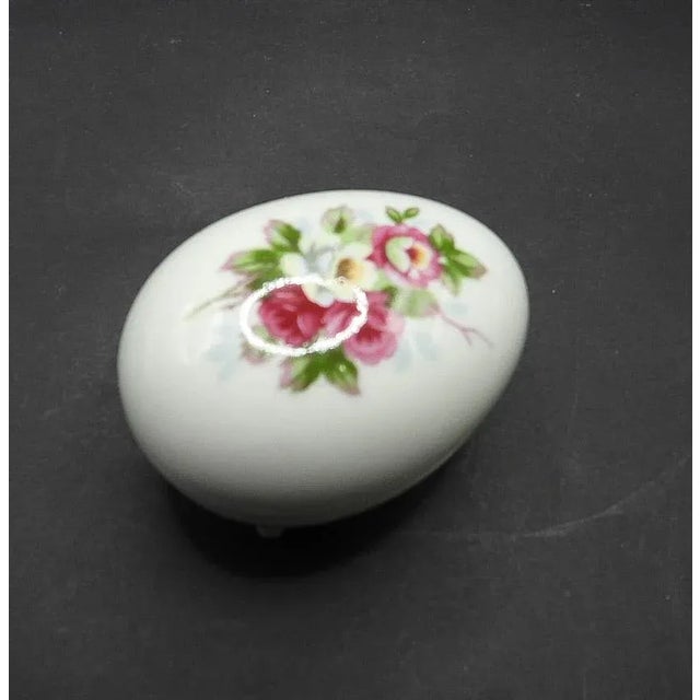 Vintage 1950s Japanese Floral Porcelain Egg Shaped W Feet Trinket Ring Box For Sale In Monterey, CA - Image 6 of 6