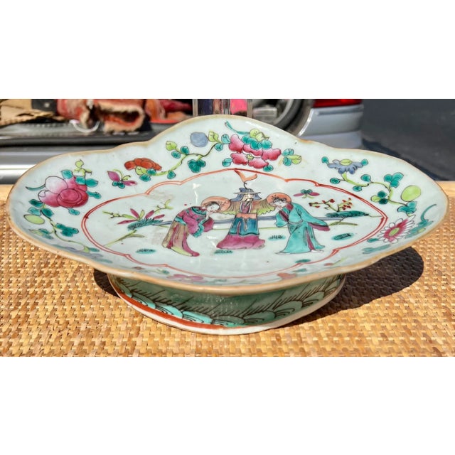 Chinese Qing Dynasty Rose Mandarin Pedestal Lozenge Dish For Sale - Image 11 of 11