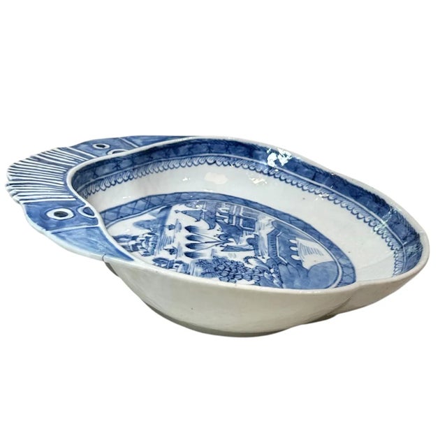 Early 19th Century Chinese Export Blue and White Shrimp Bowl For Sale - Image 5 of 6