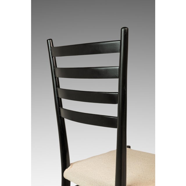 Set of Six (6) Mid-Century Italian Modern Bespoke Ebonized Dining Chairs in White Bouclé After Gio Ponti, Italy, C. 1960's For Sale - Image 17 of 18