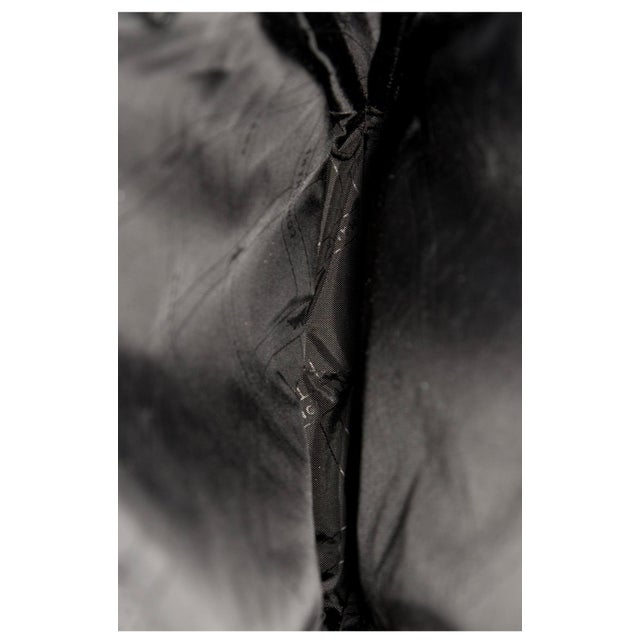 This is a Longchamp Small Parisis Body bag Leather Sling Bag in black. Simple and subdued design can be matched with any...