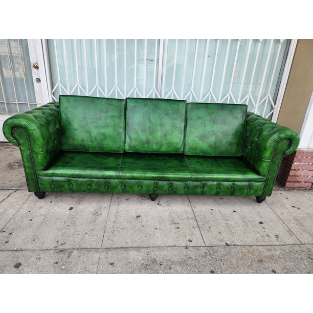 American 1980s Green Chesterfield Leather Sofa For Sale - Image 3 of 12