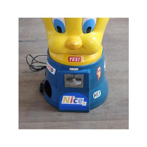 Tweety Bird Candy Dispenser, 1980 For Sale - Image 6 of 13