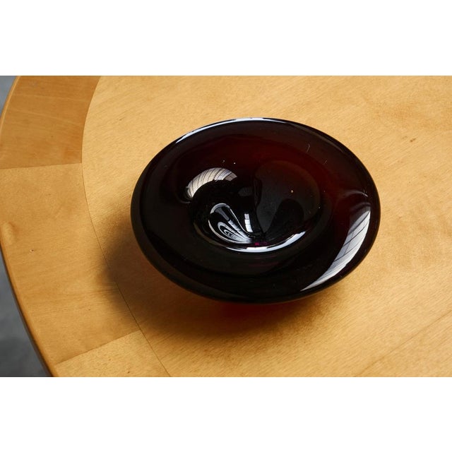 Vintage Art Glass Bowl in Hand Blown Purple Glass by Marinke Van Zandwijk, 2003 For Sale - Image 4 of 11