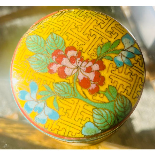 Chinese Vintage Chinese White Cloisonné Enamel Bird & Floral Trinket Box For Sale - Image 3 of 5