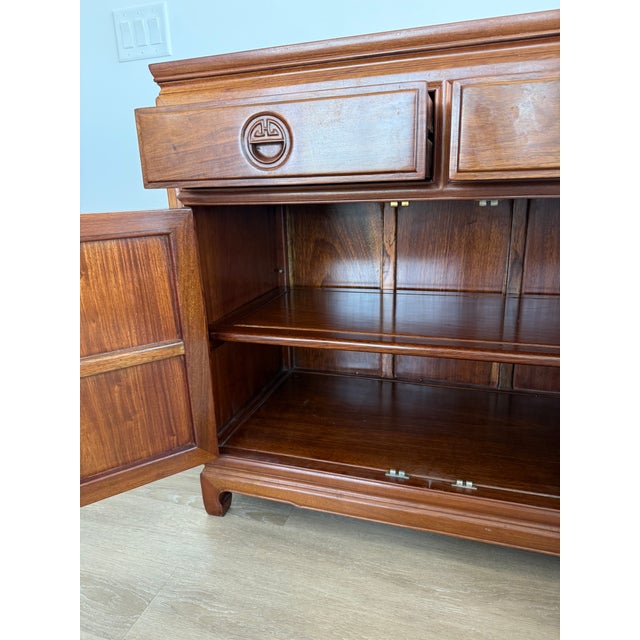 Vintage Chinoiserie Ming-Style Buffet / Credenza For Sale In Atlanta - Image 6 of 8