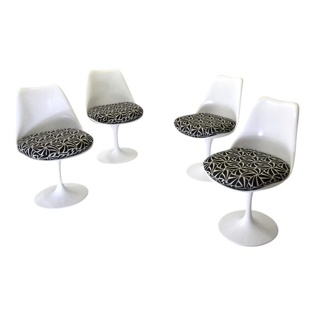 Tulip Chairs by Eero Saarinen for Knoll, 1970s, Set of 4 For Sale
