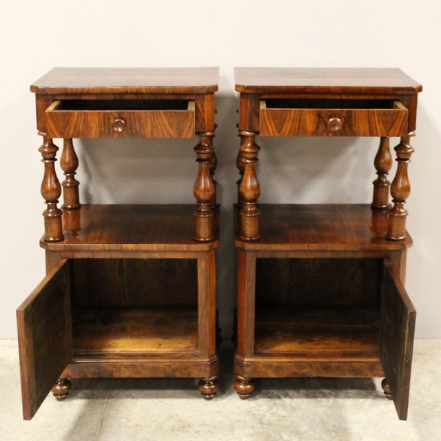 19th Century Bedside Tables in Walnut, Italy, Set of 2 For Sale - Image 5 of 11