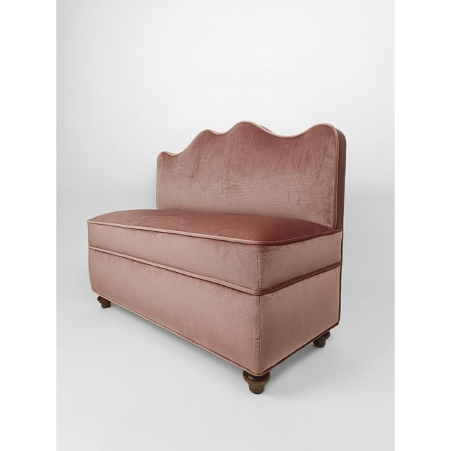 Wood Mid-Century Upholstered Bench with Wavy Backrest in the style of Paolo Buffa, 1950s For Sale - Image 7 of 15