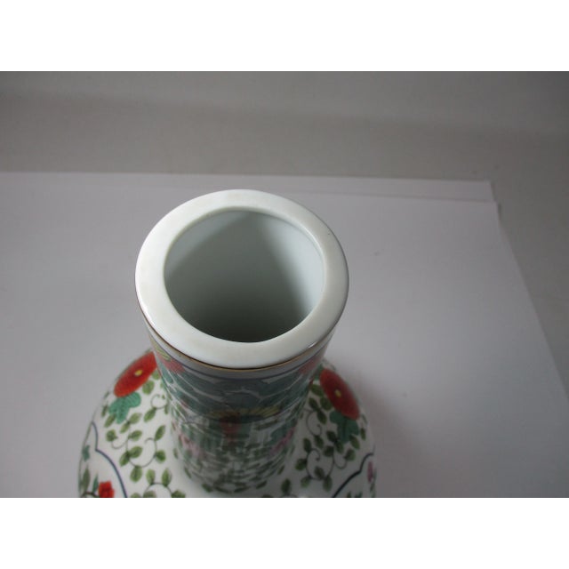 1960s Large Asian Hand Painted Bulbus Long Neck Vase For Sale - Image 5 of 8