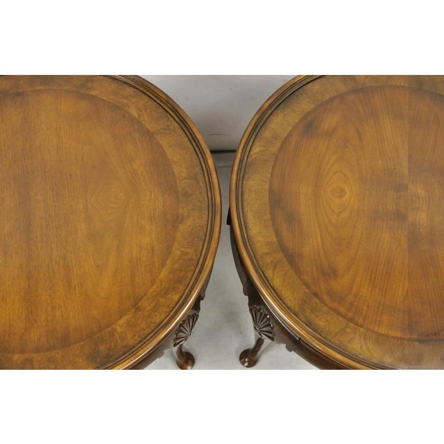 Vintage Baker English Queen Anne Style Burl Walnut Round Lamp End Tables - Pair For Sale In Philadelphia - Image 6 of 12
