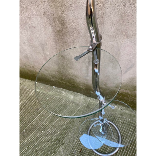 Jewellery shop display in chromed metal with 20cm diameter glass shelves, the base is 31cm. It is from the 80s and in good...