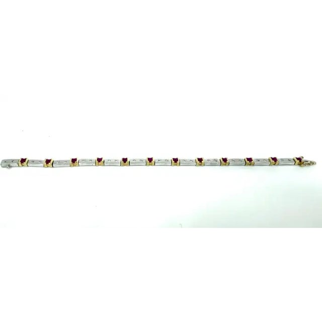 This stunning Art Deco style bracelet is finely crafted in 14K white gold and showcases the era’s signature elegance and...