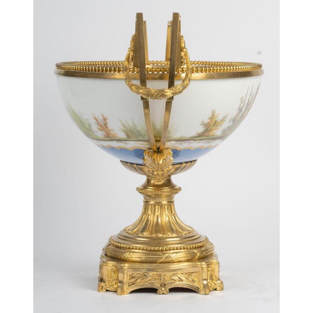 Metal Centerpiece Bowl in Paris Porcelain and Gilt Bronze, 19th Century For Sale - Image 7 of 12