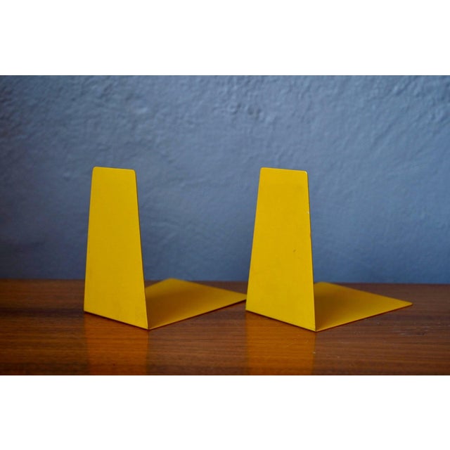 Minimalist Bookends in Yellow Lacquered Metal, 1960s, Set of 2 For Sale - Image 3 of 6
