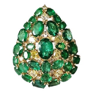 Set in 18k Gold, 6.11 Carats, Zambian Emerald & Yellow Diamonds Cocktail Ring, Size 6.5 For Sale