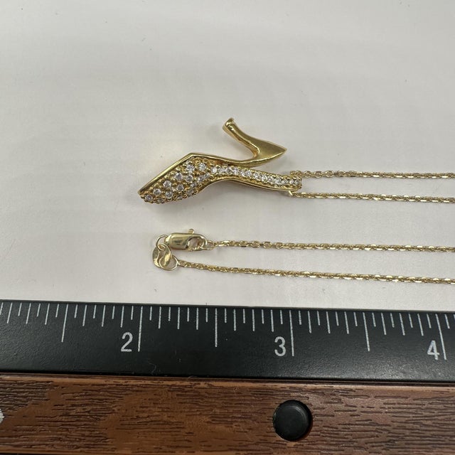 Early 21st Century Estate Diamond Heel Necklace in Yellow Gold – ~0.90ctw, 18in, Pre-Loved For Sale - Image 5 of 5