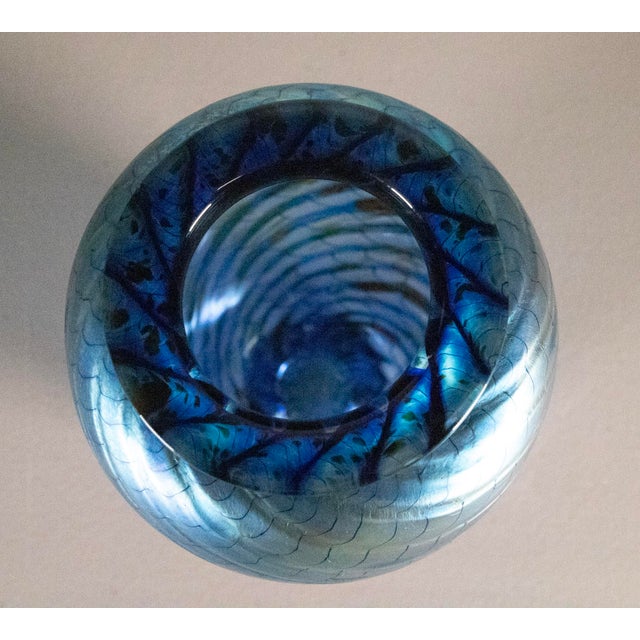 Early 21st Century Thomas Philabaum Reptilian Series Iridescent Art Glass Vase - Signed - 8" H For Sale - Image 5 of 8