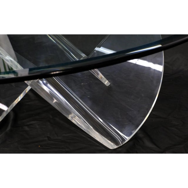 Heavy Thick Bent Lucite Propeller Shape Round Glass Top Coffee Table For Sale - Image 11 of 13