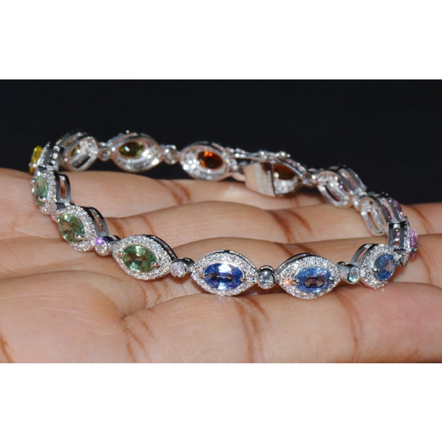 Certified Natural 11.32cts vs F Diamond Multi-Color Sapphire 18k Solid Gold Tennis Stacking Bracelet For Sale - Image 12 of 15