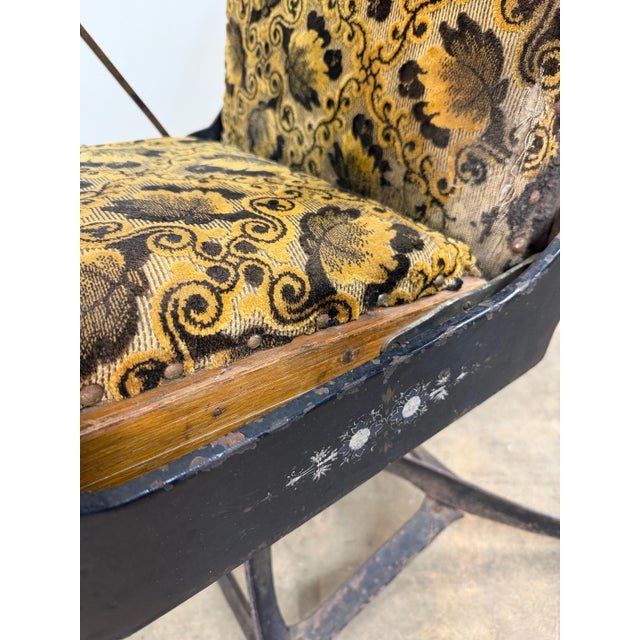 American Rare Bigelow St. Louis Mechanical Barber / Medical Chair, Circa 1890–1905 For Sale - Image 3 of 18