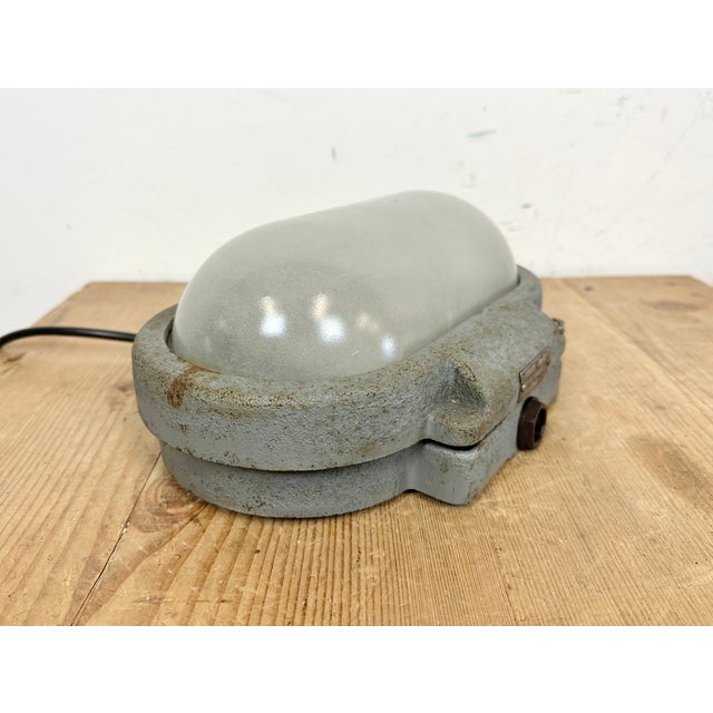 1960s Grey Industrial Cast Iron Wall Light from Elektrosvit, 1960s For Sale - Image 5 of 16