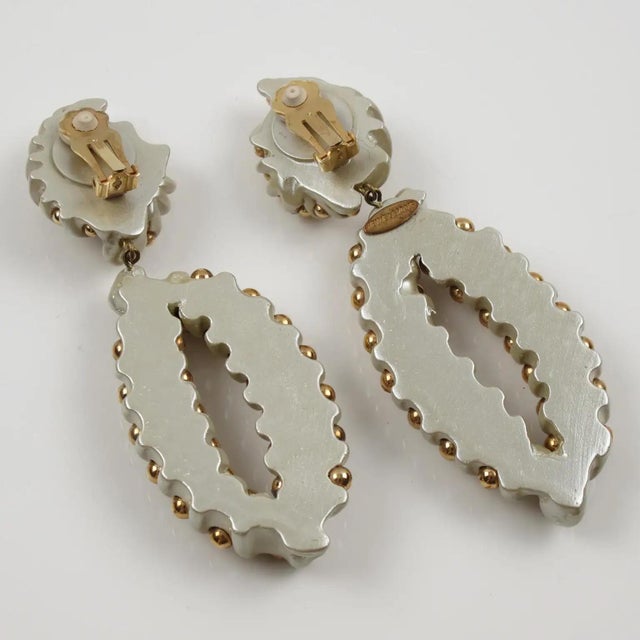 1990s Jewellians Pearlized Resin Dangle Clip Earrings For Sale - Image 5 of 9