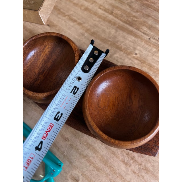 Up for consideration is a beautiful vintage set of wooden bowls and a tray with pineapple accents. This would look lovely...