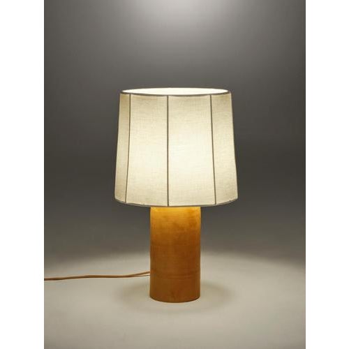 Not Yet Made - Made To Order Caramel Medium Sonora Linen Table Lamp by Nassi For Sale - Image 5 of 14