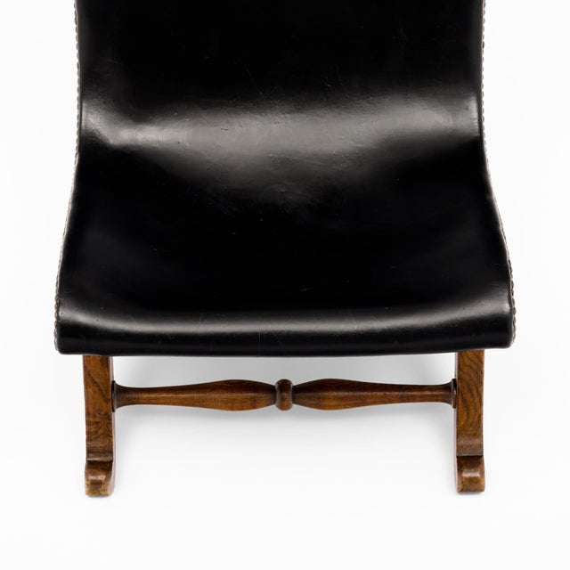 Pair of Mid-Century Black Leather and Wood Lounge Chairs by Valenti For Sale In Austin - Image 6 of 9