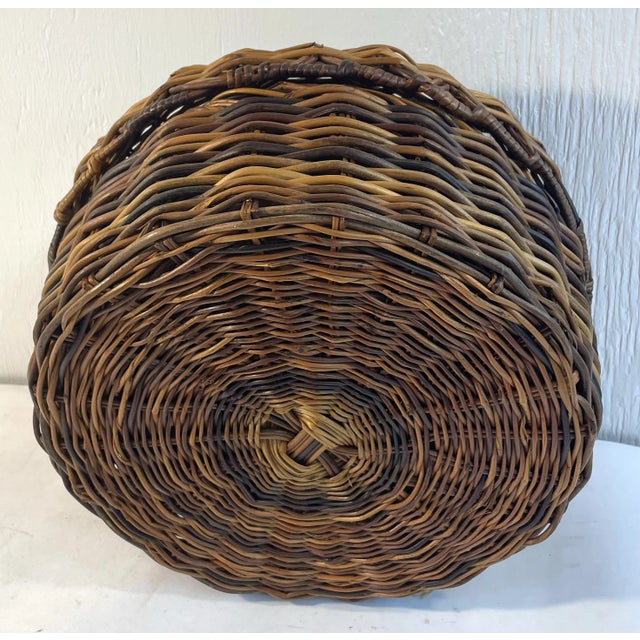 Mid 20th Century Vintage Wicker Nesting Lidded Baskets - Set of Three For Sale - Image 5 of 6