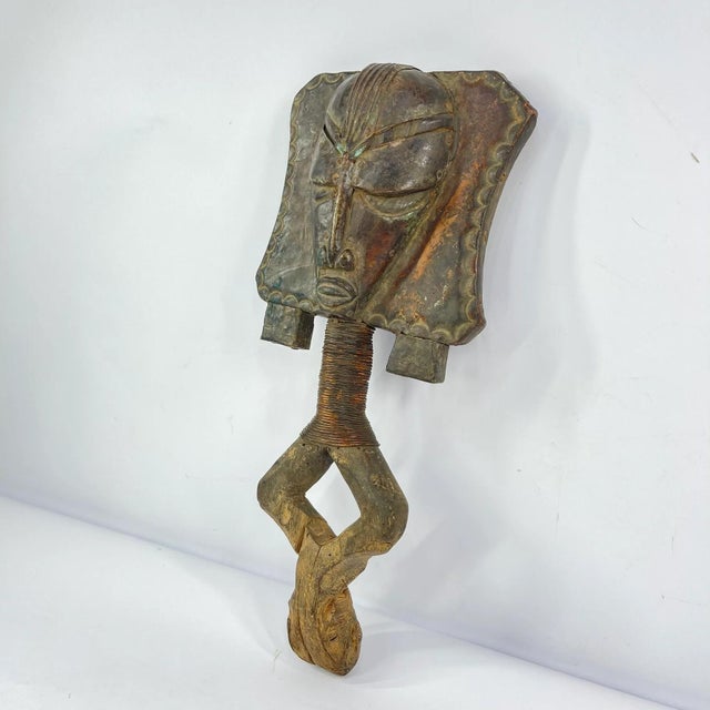 African Early 20th Century Kota Mahongwe Reliquary Figure Gabon MATTER COLLECTION For Sale - Image 3 of 6