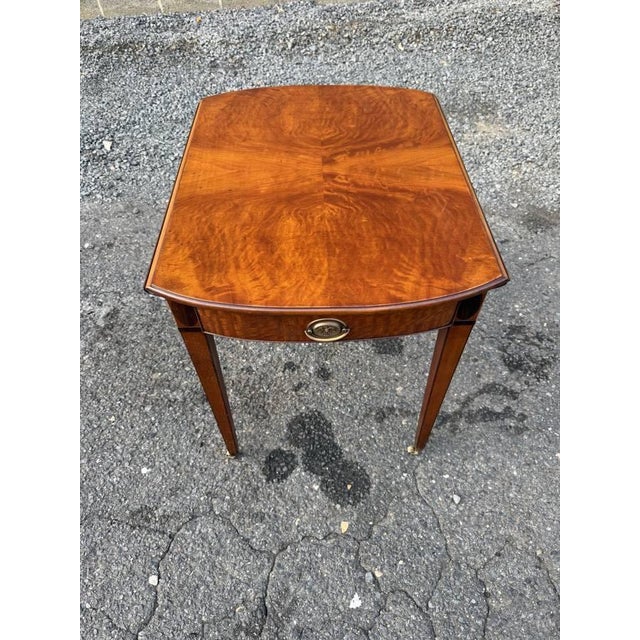 Hepplewhite Vintage Federal-Style Burled Wood Pembroke Drop Leaf Side Table For Sale - Image 3 of 18