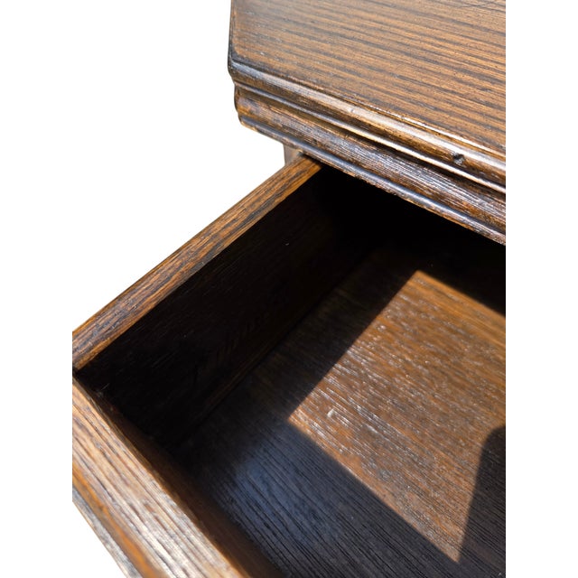 1980s Ethan Allan Charter Oak Jacobean End Side Table Octagon Rent Table Style For Sale - Image 11 of 16