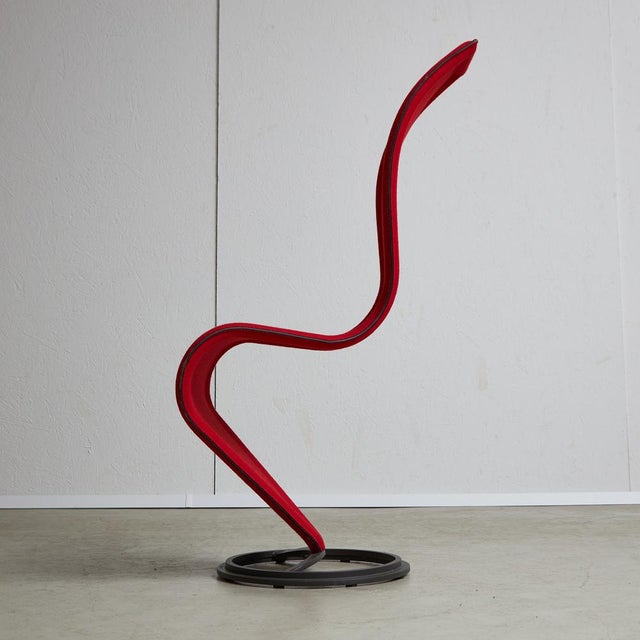 The Tom Dixon S Chair, designed by British designer Tom Dixon in 1988, is a distinguished piece of furniture known for its...