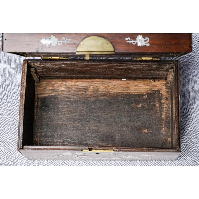 Nice 19th-Century Antique Chinese Mother of Pearl Inlay Wood Box Asian China For Sale - Image 9 of 16