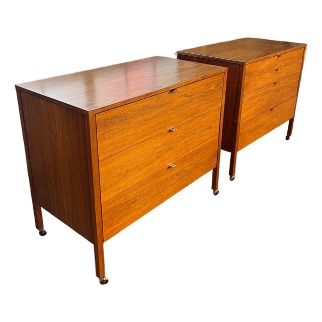 1960s Florence Knoll 4 Drawer Walnut Dresser For Sale