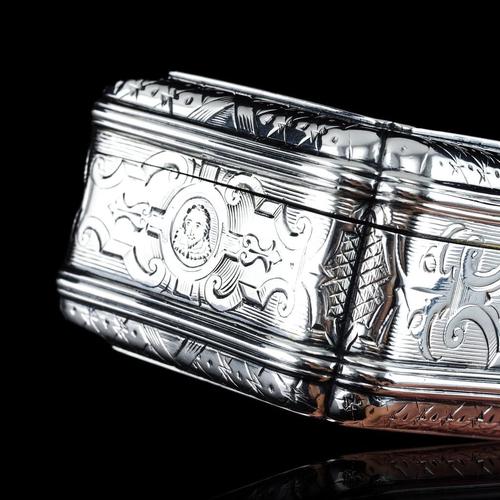 Antique Silver Table Snuff Box by Edward Smith, 1854 For Sale - Image 5 of 18