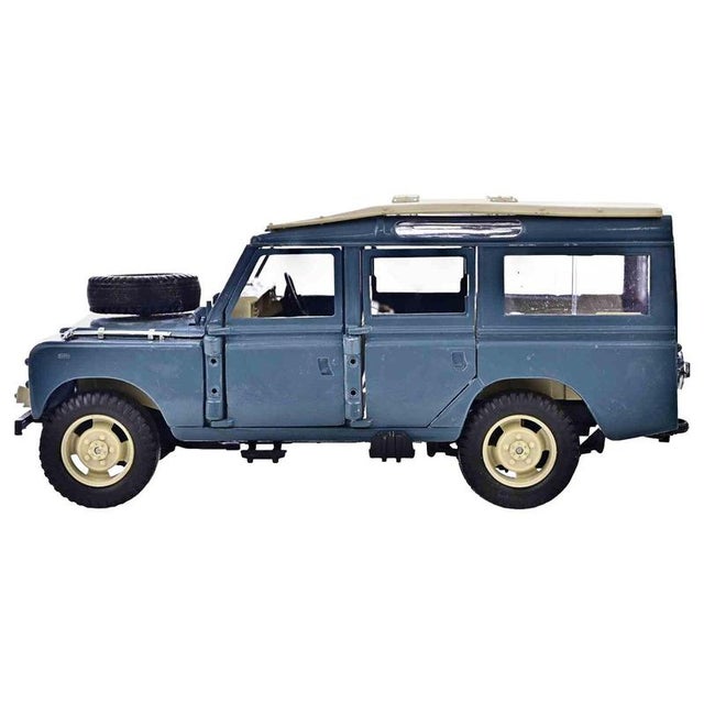 Beige 1:24/1:25 Scale Die-Cast Land Rover Series III Station Wagon, Italy, 1980s For Sale - Image 8 of 8