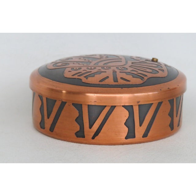 Metal Leiva Chile Handcrafted Circular Copper Trinket Box Etched Rooster Motif 4855b For Sale - Image 7 of 14