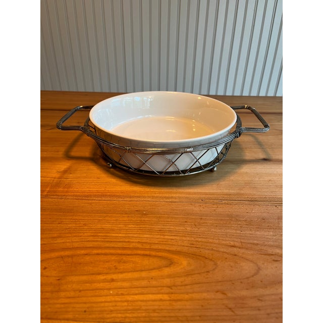 Art Deco 1970s International Silver Co. Silverplated Wire Basket With 1.25 Qt Round Stoneware Baking Dish For Sale - Image 3 of 8