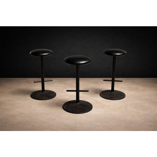 Black Ricardo Fasanello (1930–1993) Ciranda Stools, Set of Three, Brazil, 1986 — Black Carbon Steel and Leather For Sale - Image 8 of 11