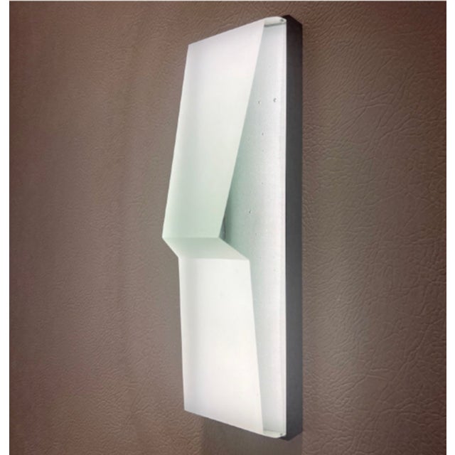 Contemporary Holly Hunt - Prism Sconce - Dark Patina For Sale In Chicago - Image 6 of 6