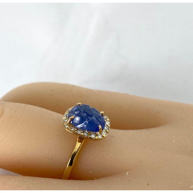 2010s Gia Certified No Heat Carved Sapphire Diamond 2.61 Carat 18 Karat Yellow Gold, Size 6.5 For Sale - Image 5 of 9