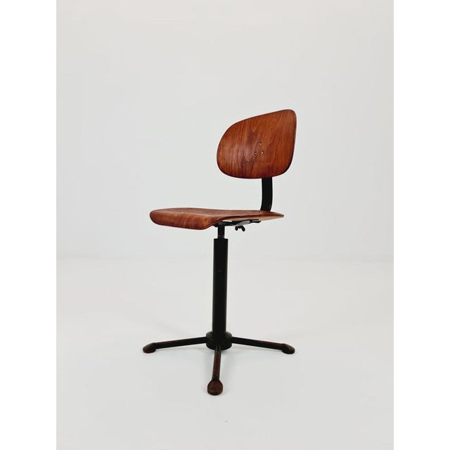Bauhaus office chair in solid wood by Drabert, 1930s. The chair is in good condition. Measurements: Height: 86 cm, Width:...