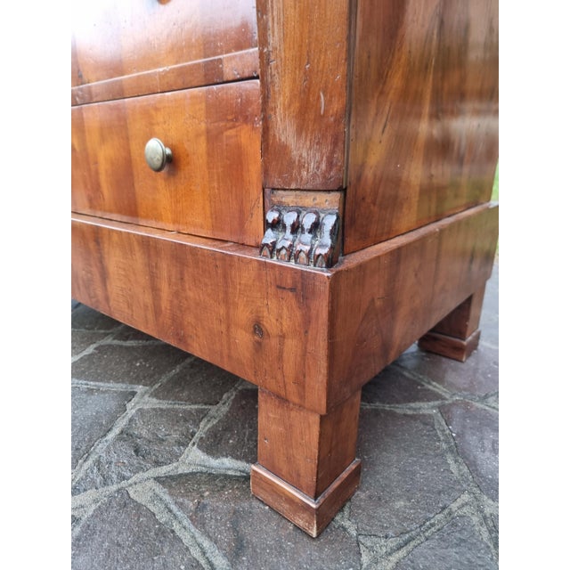 The 1830 Empire walnut veneered chest of drawers represents an extraordinary testament to 19th-century Italian...